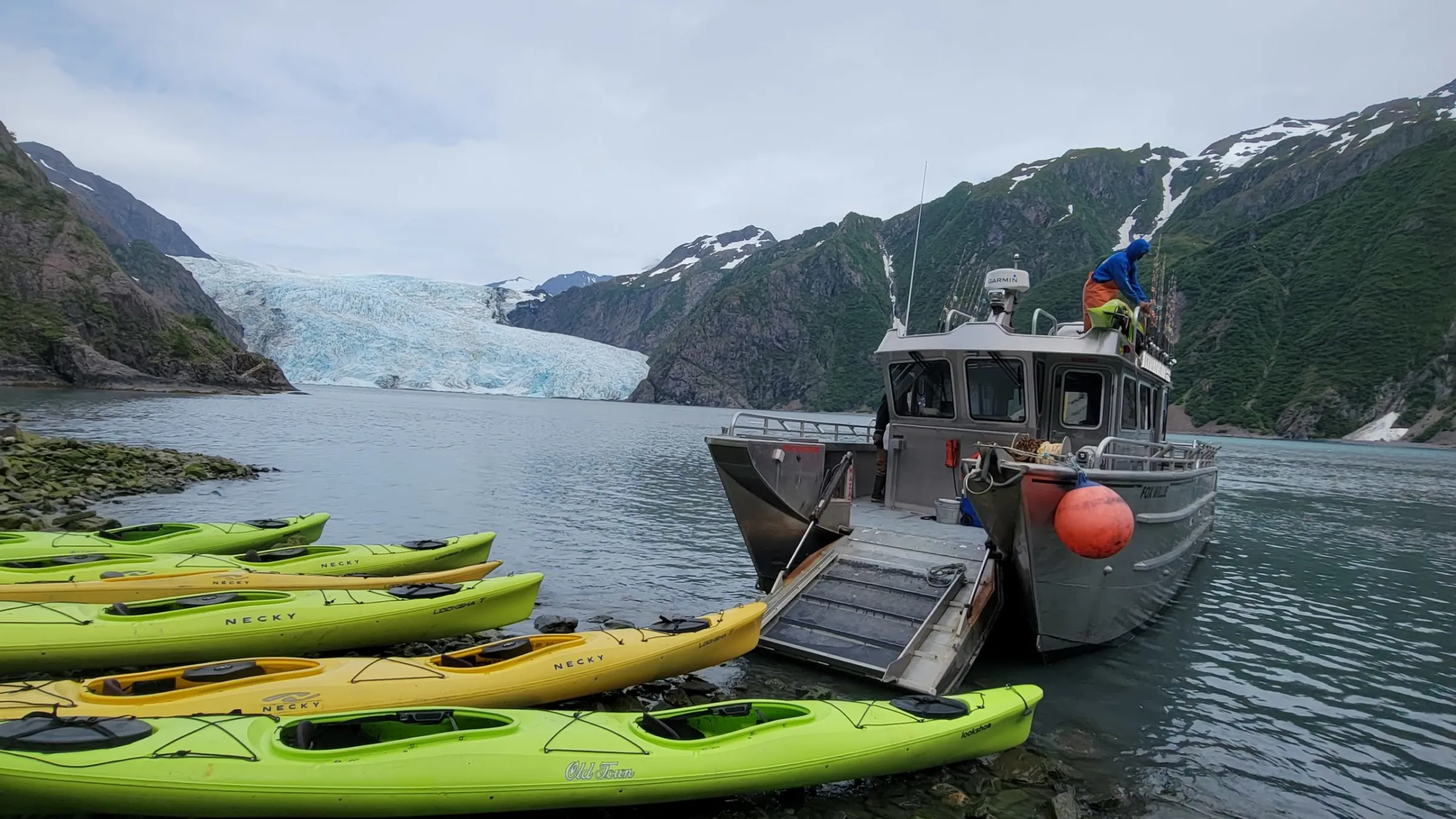 a small boat in a body of water
