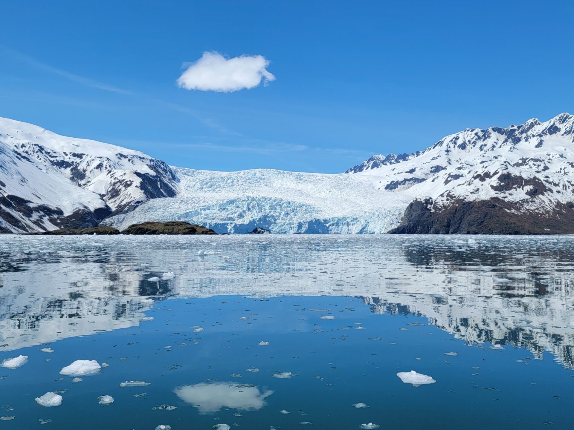 a snow covered mountain