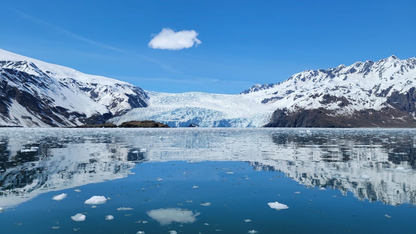 a snow covered mountain