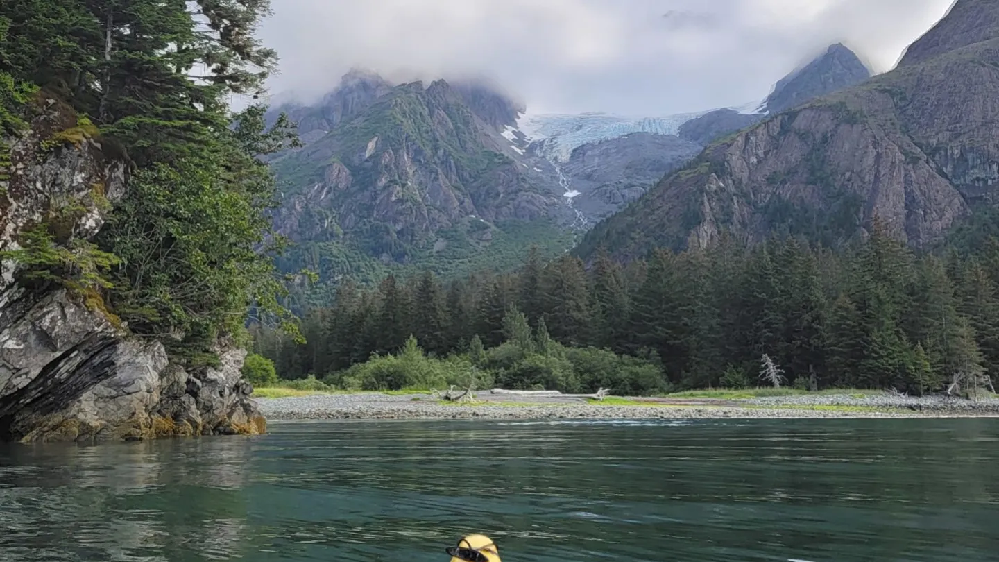 a small boat in a body of water