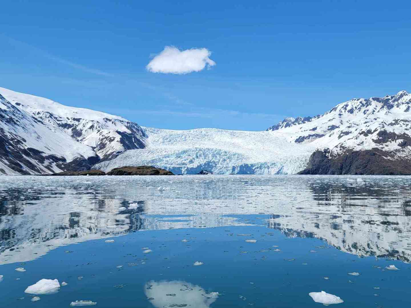 a snow covered mountain