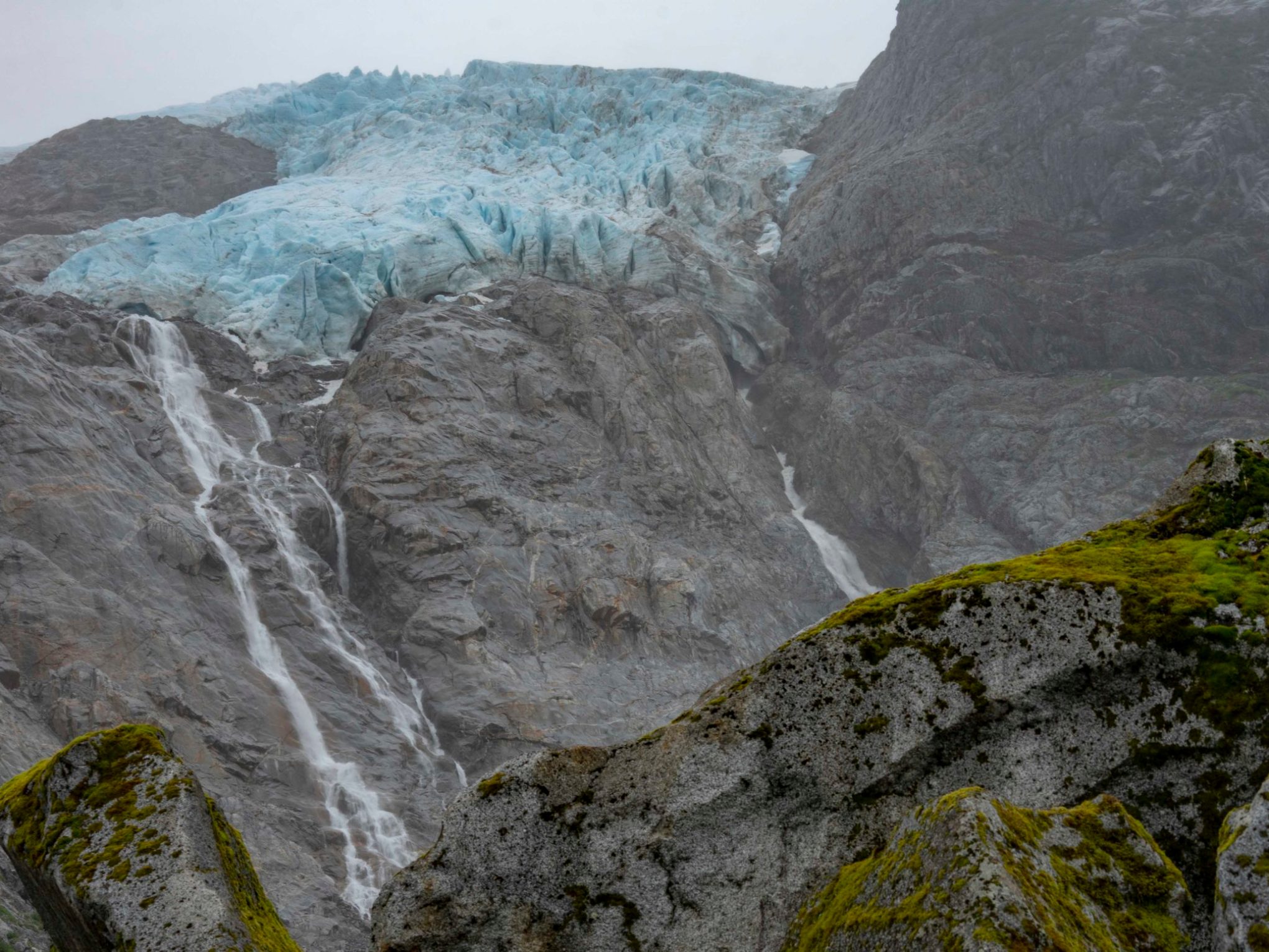 a snow covered mountain