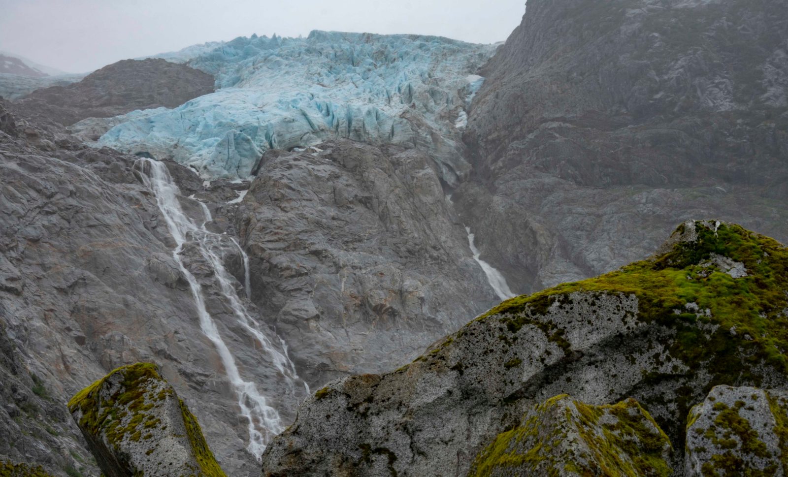 a snow covered mountain