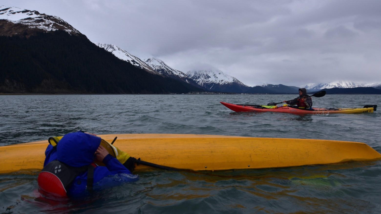 a small boat in a body of water