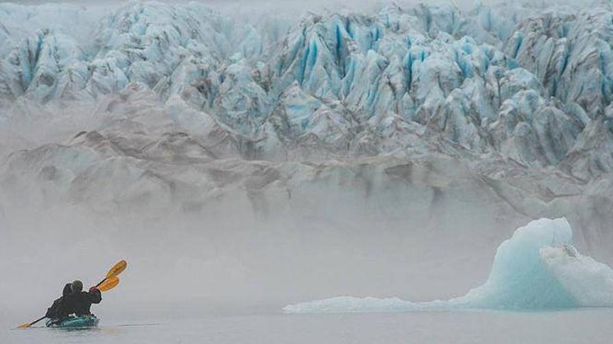 Overnight Bear Glacier Heli/Kayaking Adventure Image 5