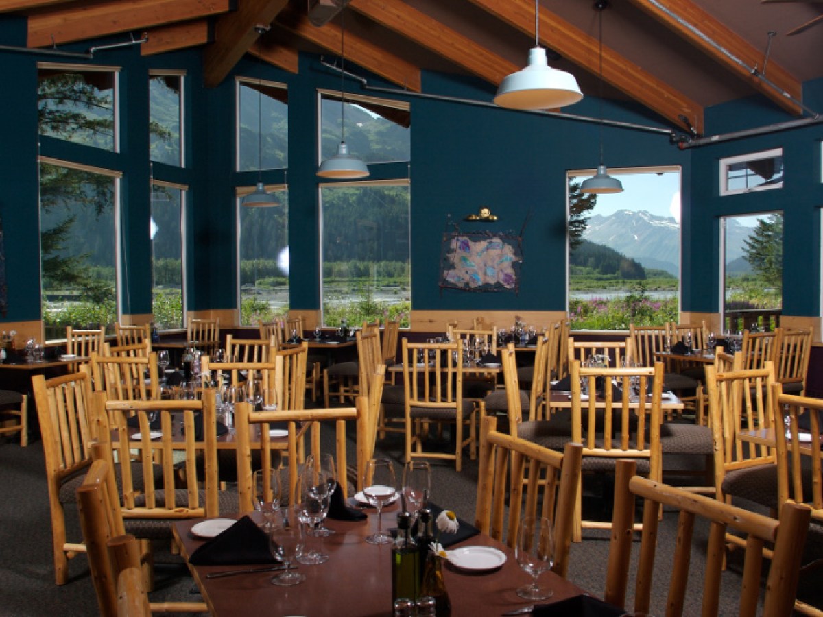 Dogsledding -- Seavey's IdidaRide