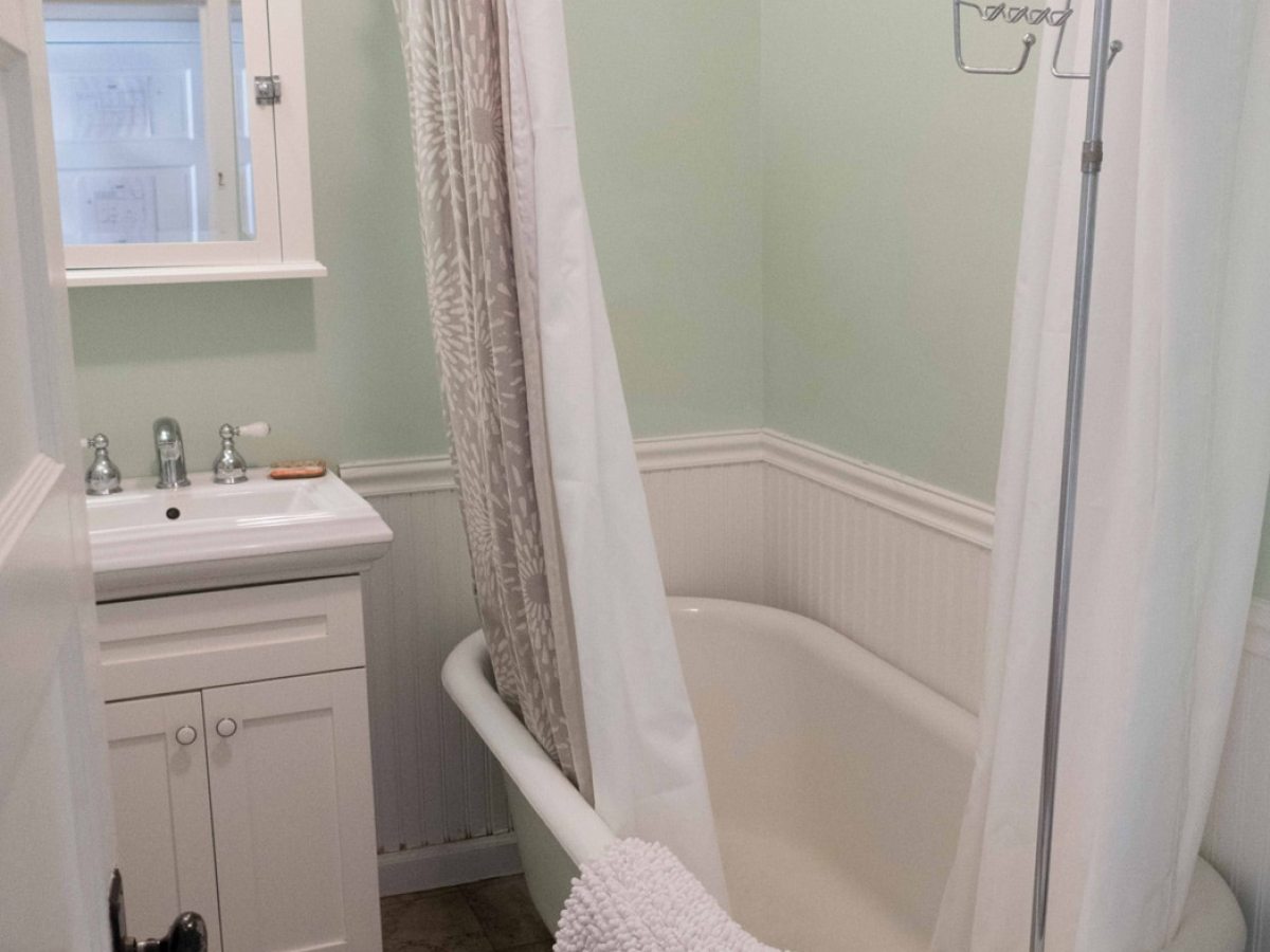 Adventure Studio, Sauerdough Lodging, Seward, AK