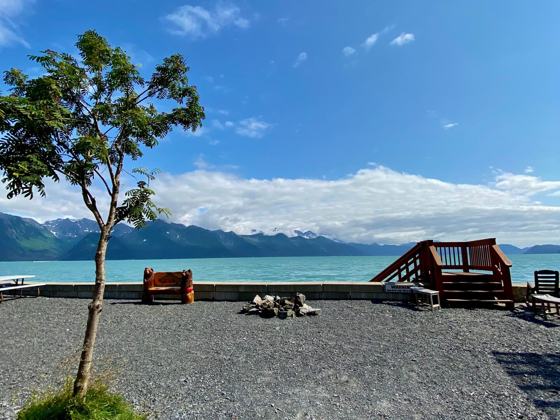 a boat sitting on top of a sandy beach