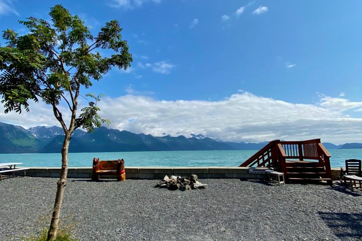 a boat sitting on top of a sandy beach