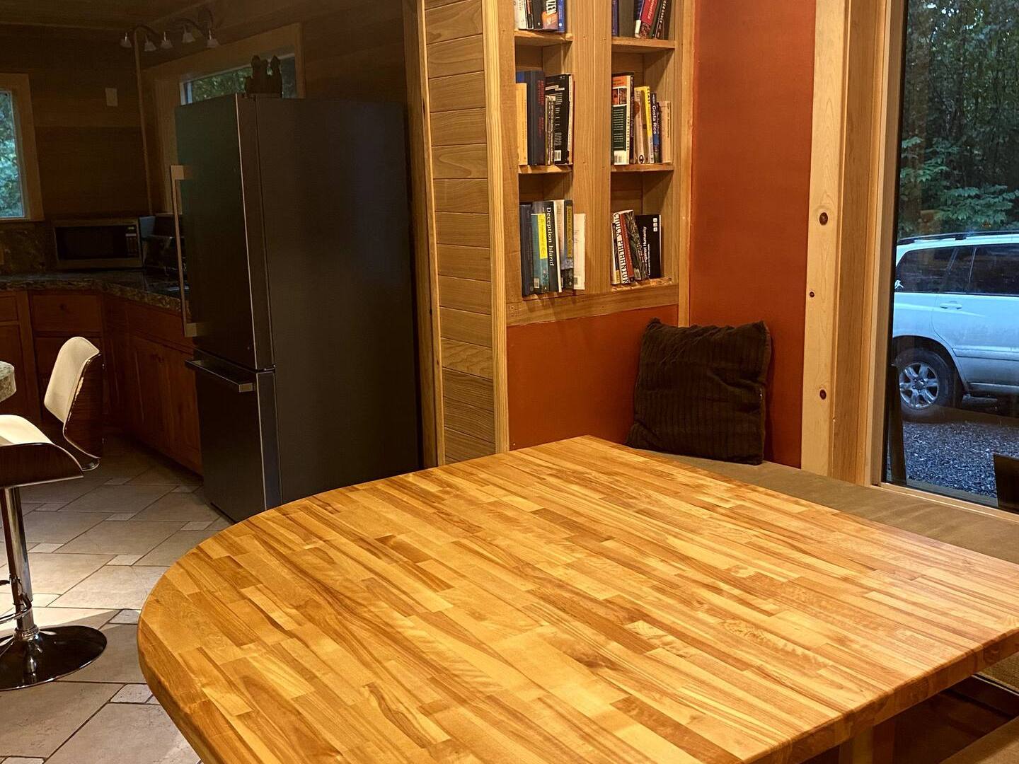 A table and sitting area next to the notch